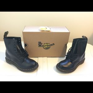 Dr. Marten 1460 W' Black Smooth Boot Size US 8